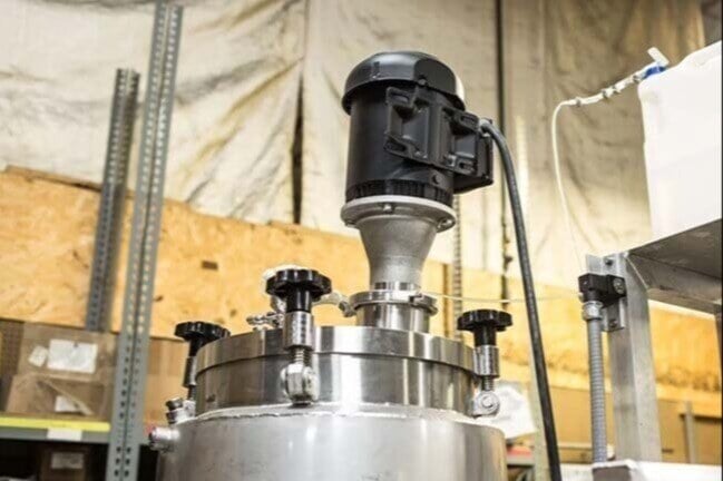 tri-clamp mixer on sealed tank